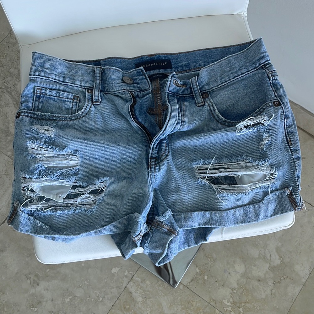 Ripped Jean shorts. Comfy and good condition. Size 8.